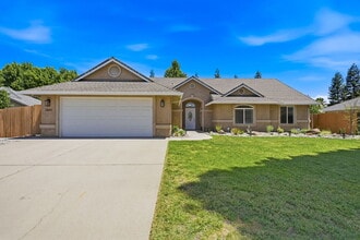 Building Photo - Very clean move in ready dog friendly