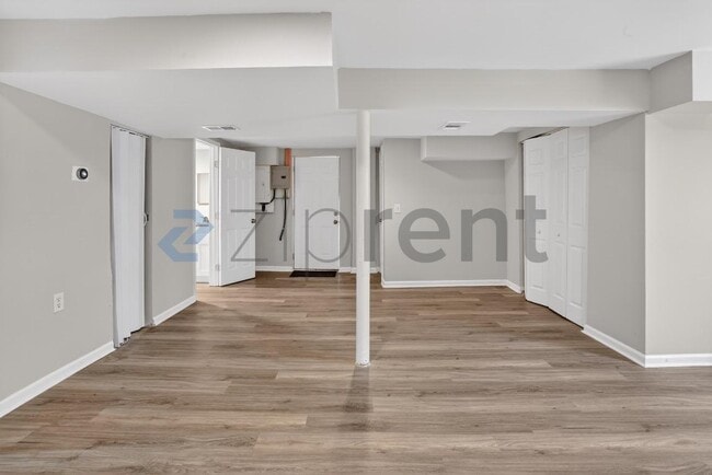 Building Photo - 586 Oakside Dr SW