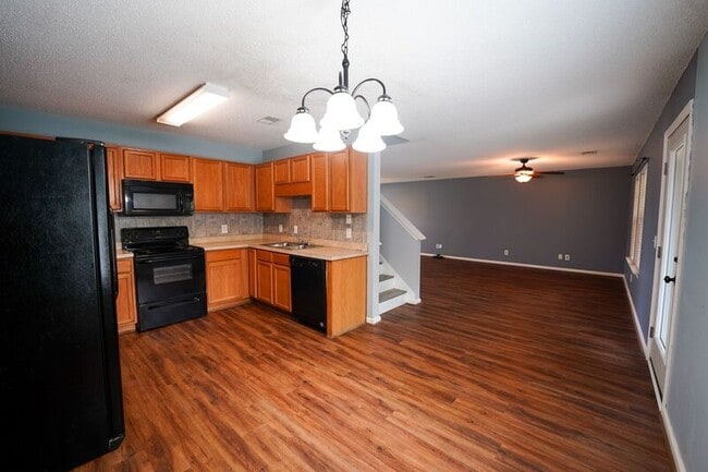 Building Photo - 8 Willow Lakes Dr