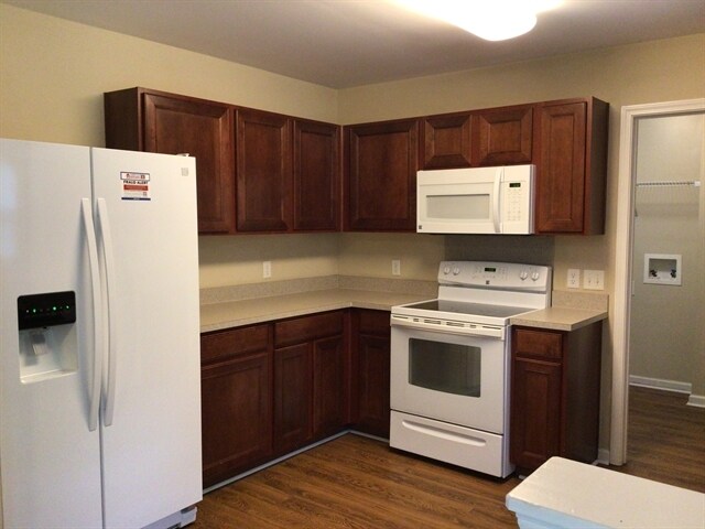 Building Photo - 250 Border Rd