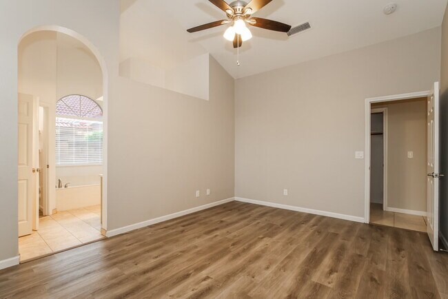 Building Photo - 707 W Mesquite St