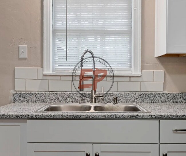 Building Photo - 3804 Parkwood St