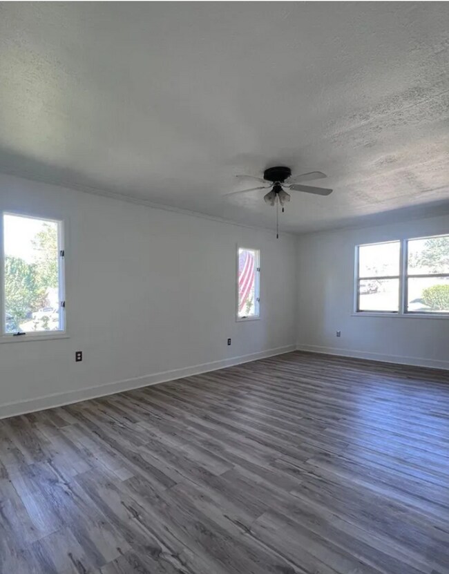 Building Photo - 4 Bedroom, 2 Bath Opelika Rental