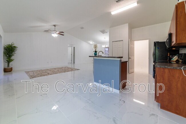 Building Photo - 5107 SW 165th St Rd
