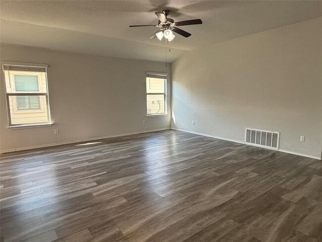 Building Photo - 111 Lillian Dr