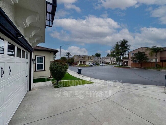 Building Photo - 32358 Gardenvail Dr