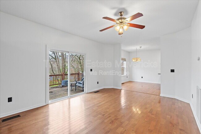 Building Photo - 1147 Coker Cir