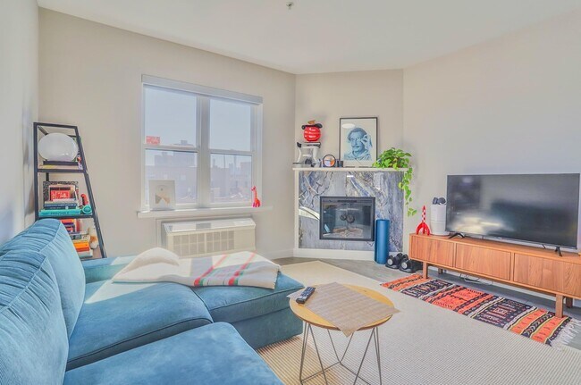 Building Photo - 212 70th St