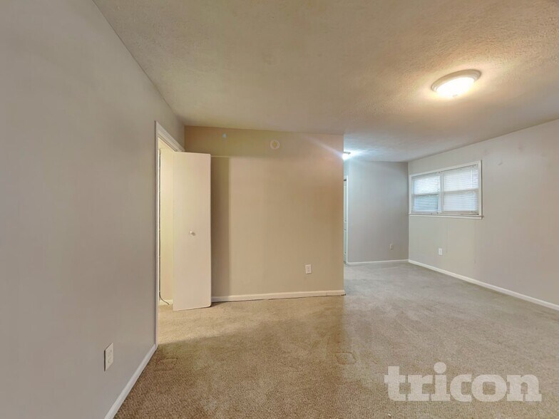 Building Photo - 103 Valley Rd