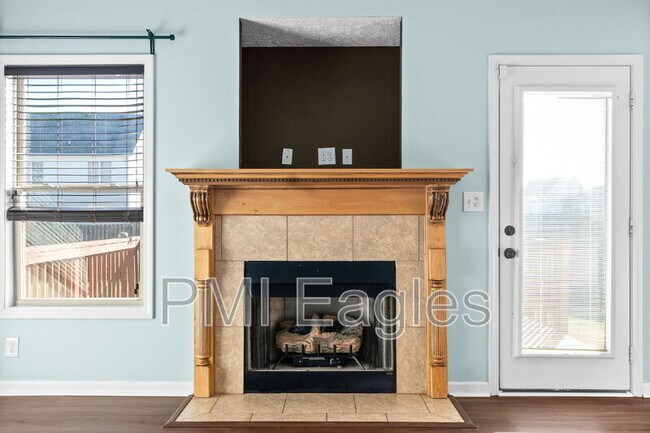 Building Photo - 3565 Southwood Dr