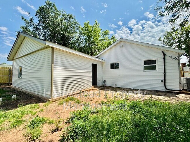 Building Photo - 329 SE 46th St