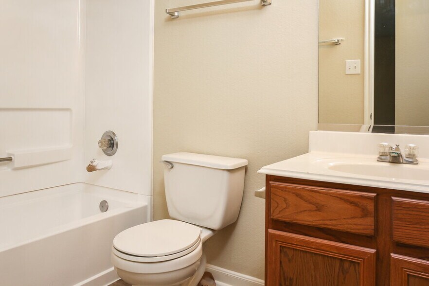 Building Photo - 15602 Clarks Fork Ct