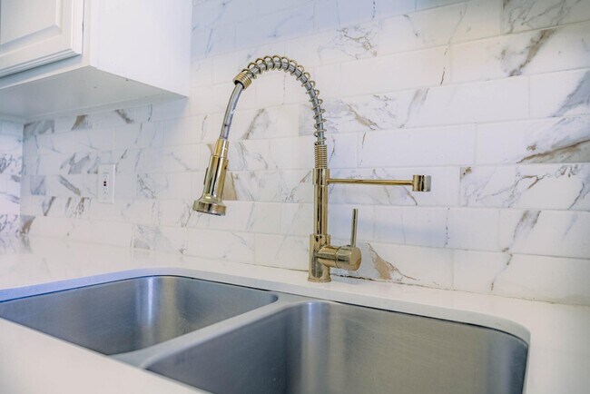 Building Photo - 1650 N 87th Terrace