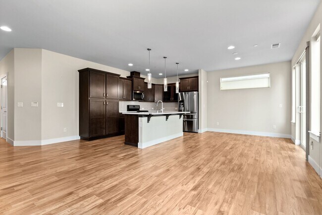Building Photo - 3Bd/2.5Ba Lynnwood Home