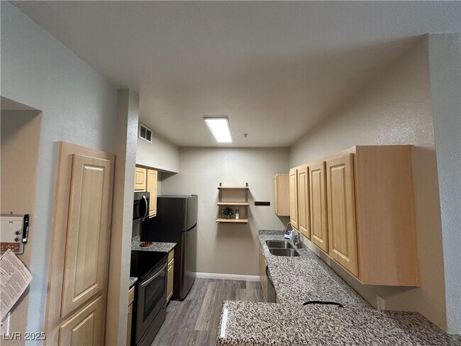 Building Photo - 6955 N Durango Dr