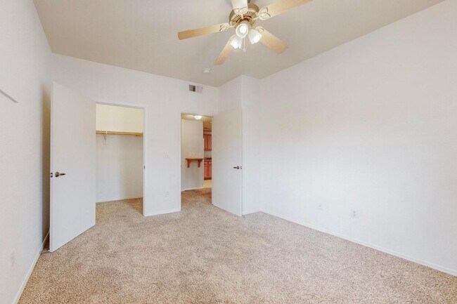 Building Photo - 6800 Vista Del Norte Dr NE