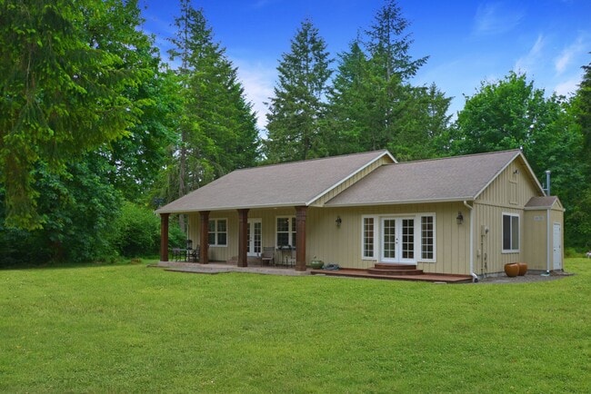 Building Photo - Spacious Custom home on 7.7 Acres ****COMI...
