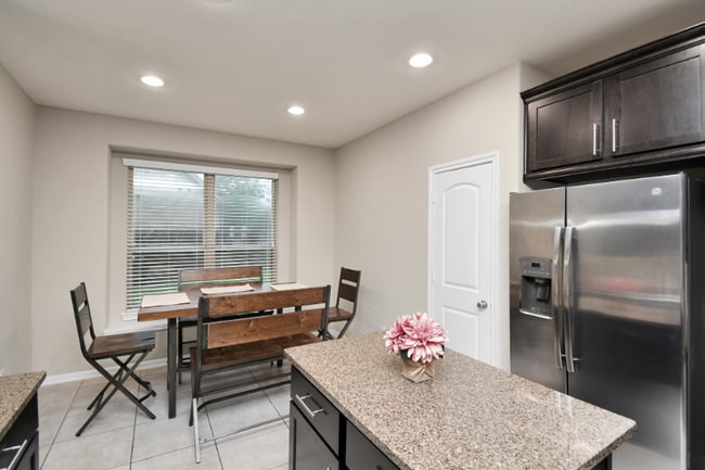 Building Photo - 1539 Giles Dr