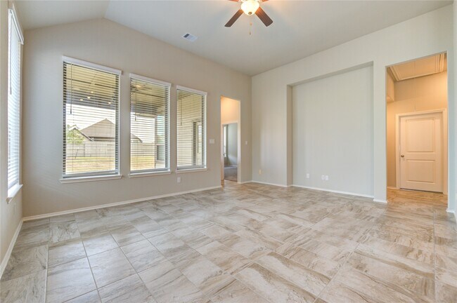 Building Photo - 4727 Crest Hill Dr