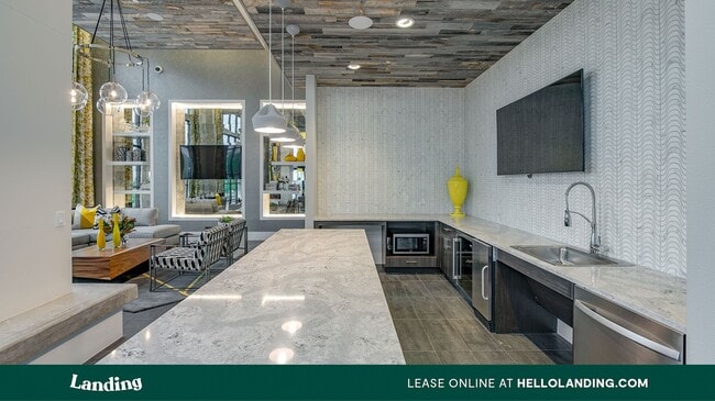 Building Photo - 315 W Magnolia Ave