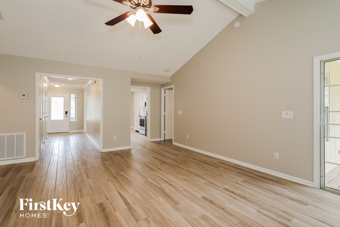 Building Photo - 10677 Talon Ct