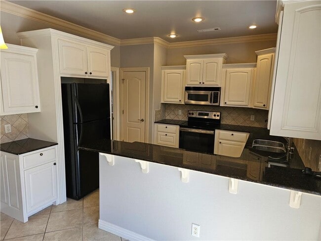 Building Photo - 3857 Edgewater Dr