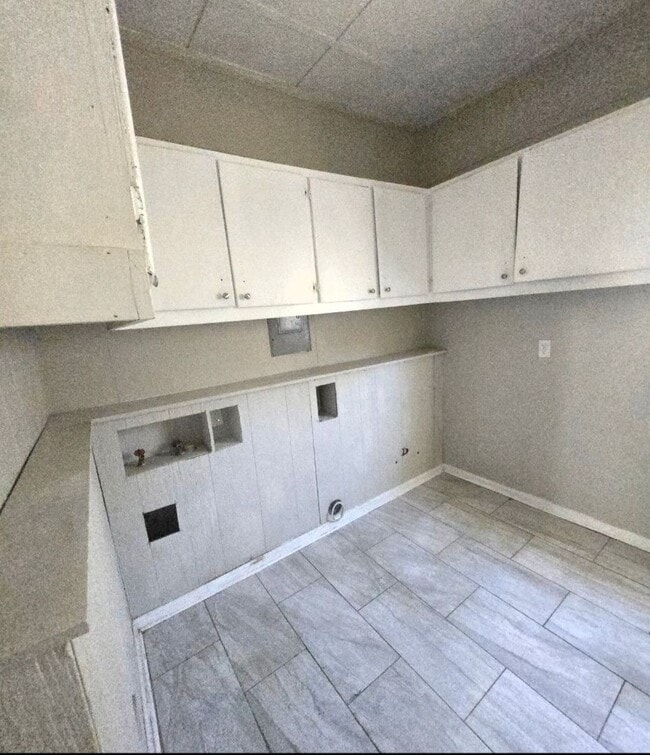 Building Photo - 515 Tuskegee St