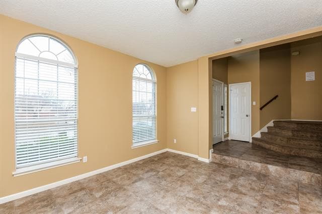 Building Photo - 2208 Havenwood Dr