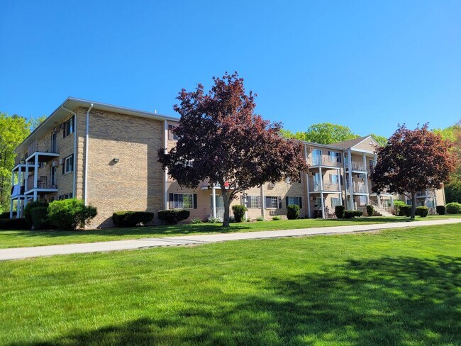 Building Photo - $2100 - 2 Bed / 1 Bath Condominium in Manc...