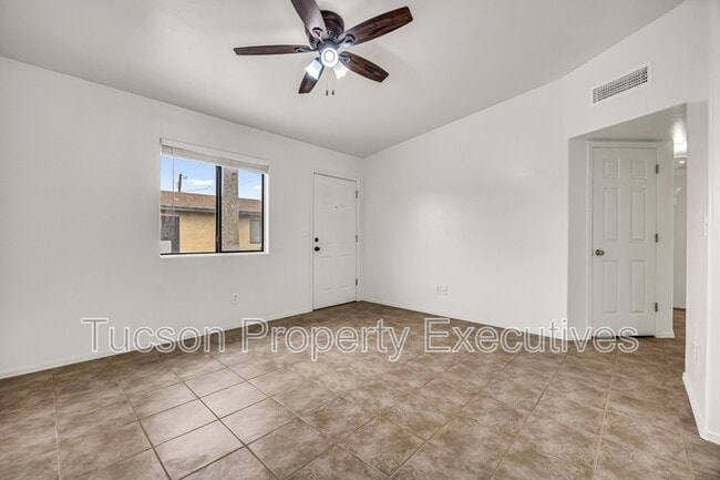 Building Photo - 2666 N Winstel Blvd