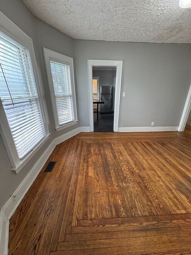 Building Photo - 825-827 Westcott Street