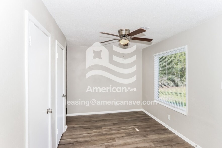 Building Photo - 245 Ward St