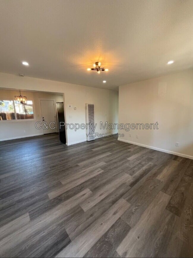 Building Photo - 6628 Helen Ct
