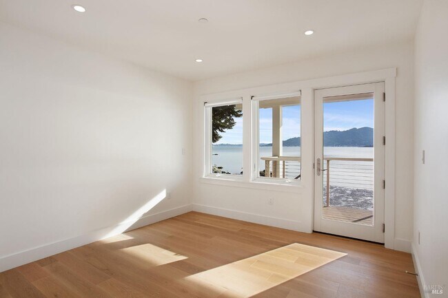 Building Photo - 386 Greenwood Beach Rd