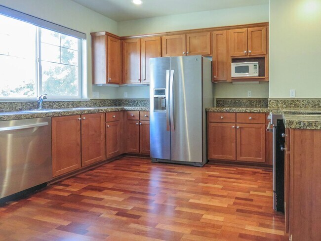 Building Photo - 2 Bedroom Townhome Coming soon !!