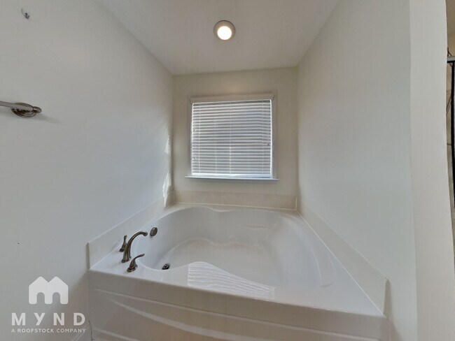 Building Photo - 1101 Forest Willow Ln