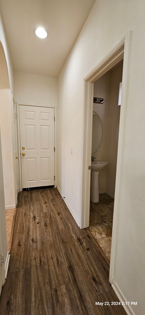 Building Photo - Autumn Glenn Large Two Story Home Near Sho...