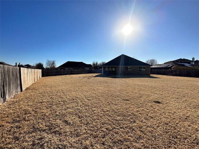 Building Photo - Stunning 3 Bedroom Home in Holland Meadows