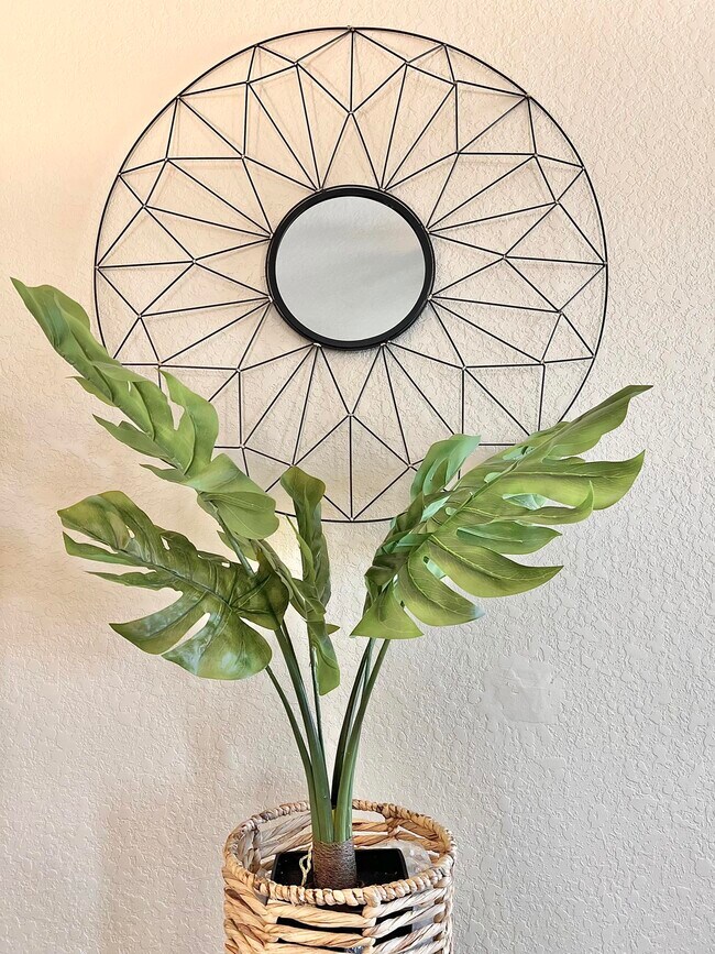 Building Photo - 11235 Silver Rose