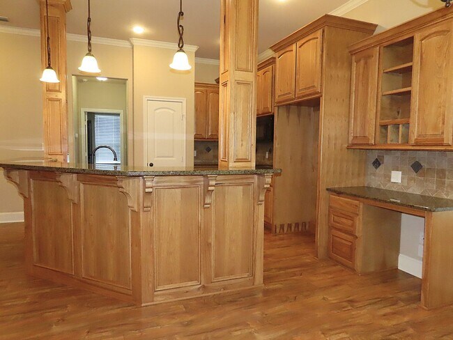 Building Photo - Extraordinary 3 Bedroom, 2 Bath Home in Southeast Tyler! Coming Soon!