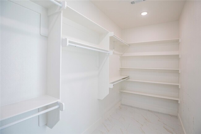 Building Photo - 4867 Farmhouse St