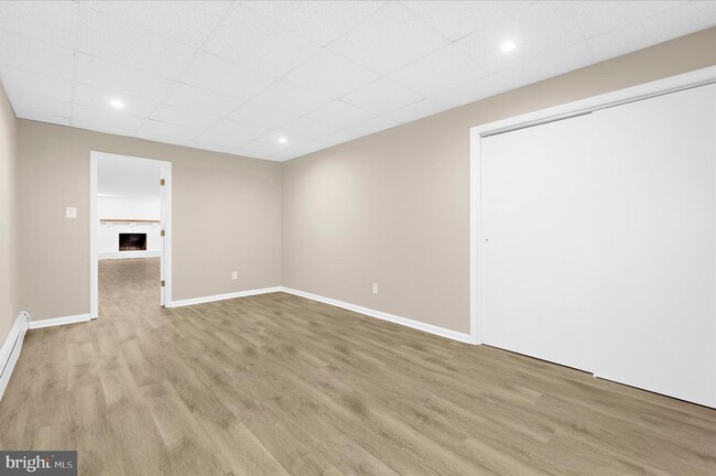 Building Photo - 7643 Paradise Beach Rd