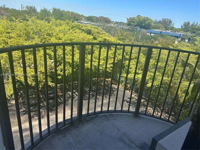Building Photo - 2771 Riverside Dr