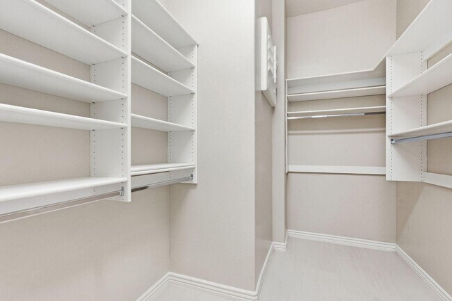 Building Photo - 11047 E Mirasol Cir