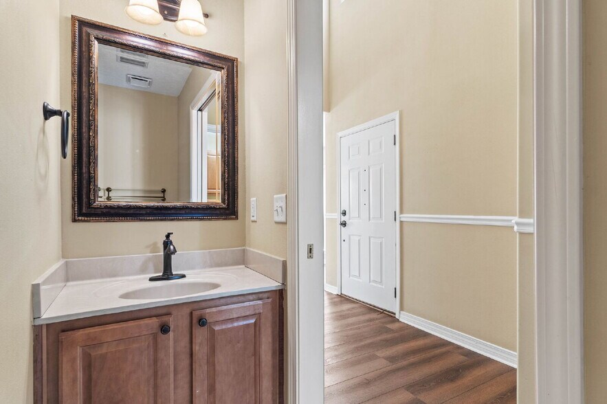 Building Photo - 1946 Kadima Cir