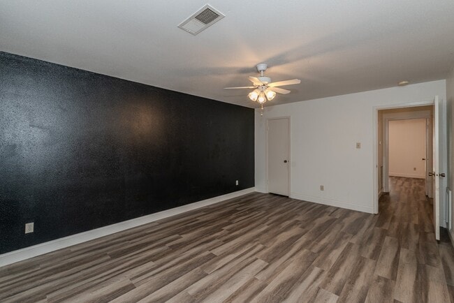 Building Photo - 5975 Meadow Way