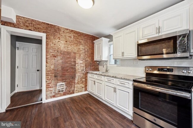 Building Photo - 2534 N Stanley St