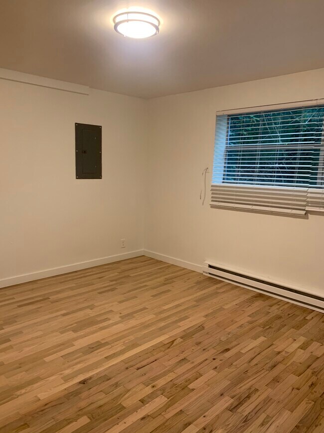 Building Photo - 2621 22nd Ave W