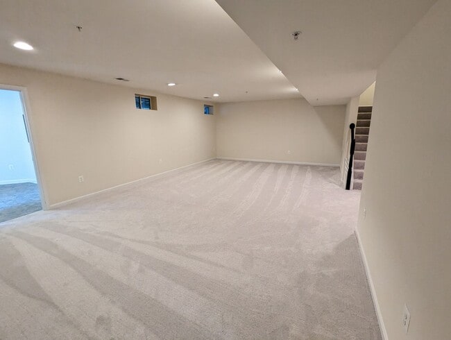 Building Photo - Impeccably maintained SFH in Clarksburg ready for you before the holidays!