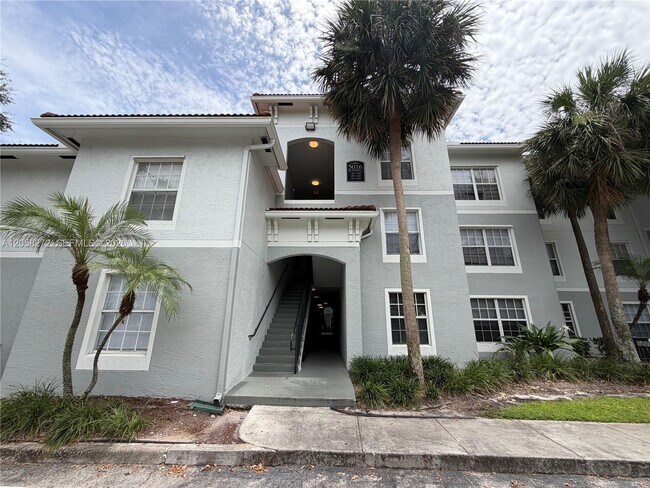 Building Photo - 5016 Lantana Rd